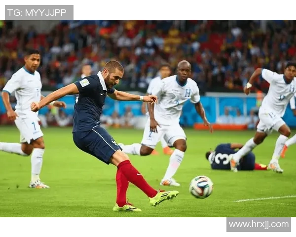 足球明星精彩瞬间汇聚50张照片展现他们的风采与激情